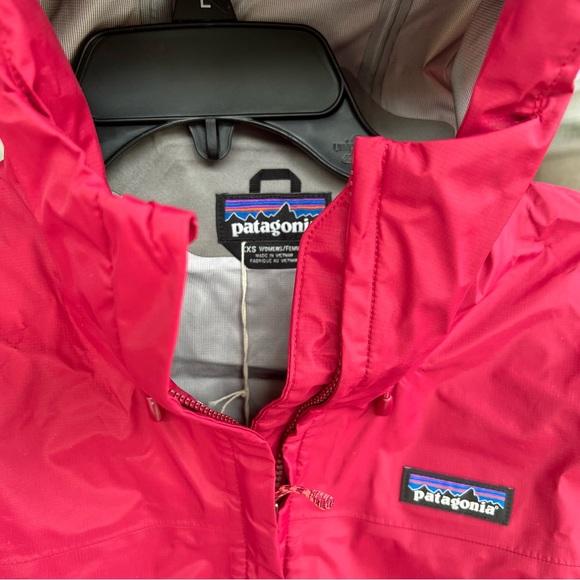 New with tag Patagonia Womens XXS fits S Torrentshell 3L waterproof jacket Red - Picture 2 of 8